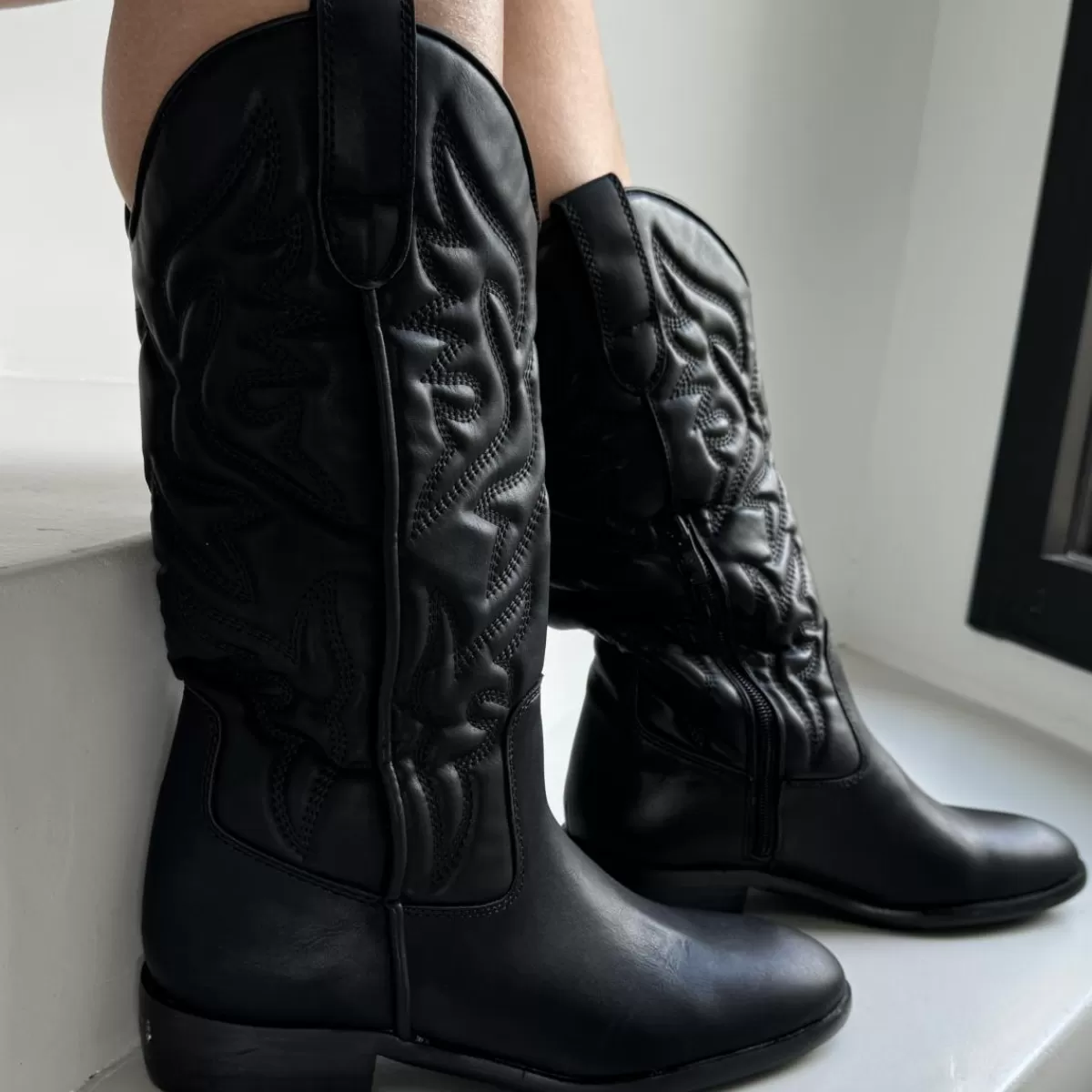 Santiags noires<Le Dressing de Sarah D Fashion